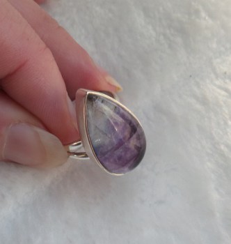 Zilveren ring gezet met druppelvorm Blue John maat 18 mm